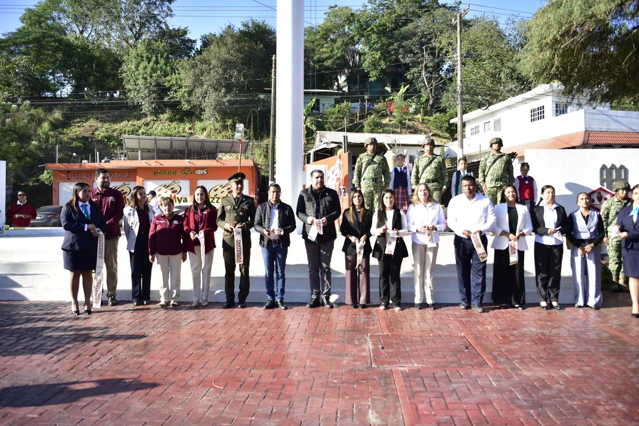 Encabeza alcalde Roberto San Román acto cívico por el Día de la Bandera e inaugura remodelación de la Glorieta Francisco I. Madero