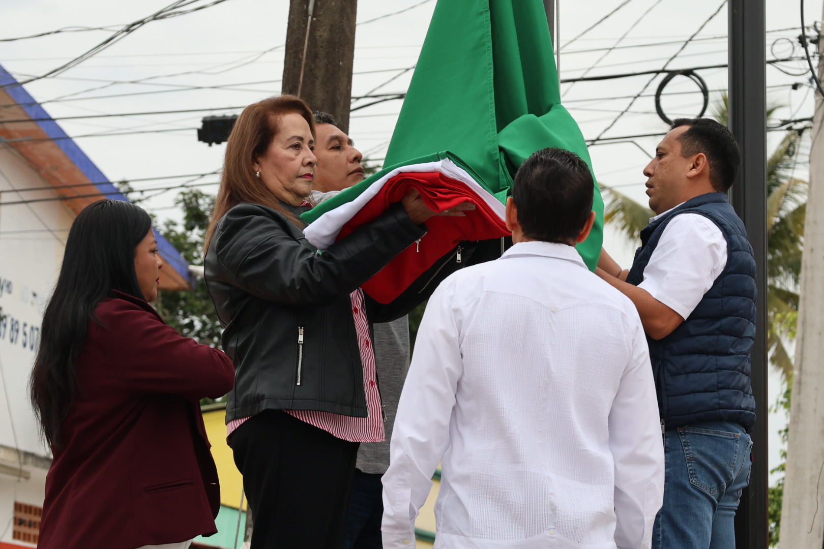 Tía Magui impulsa los valores cívicos en Honores a la Bandera