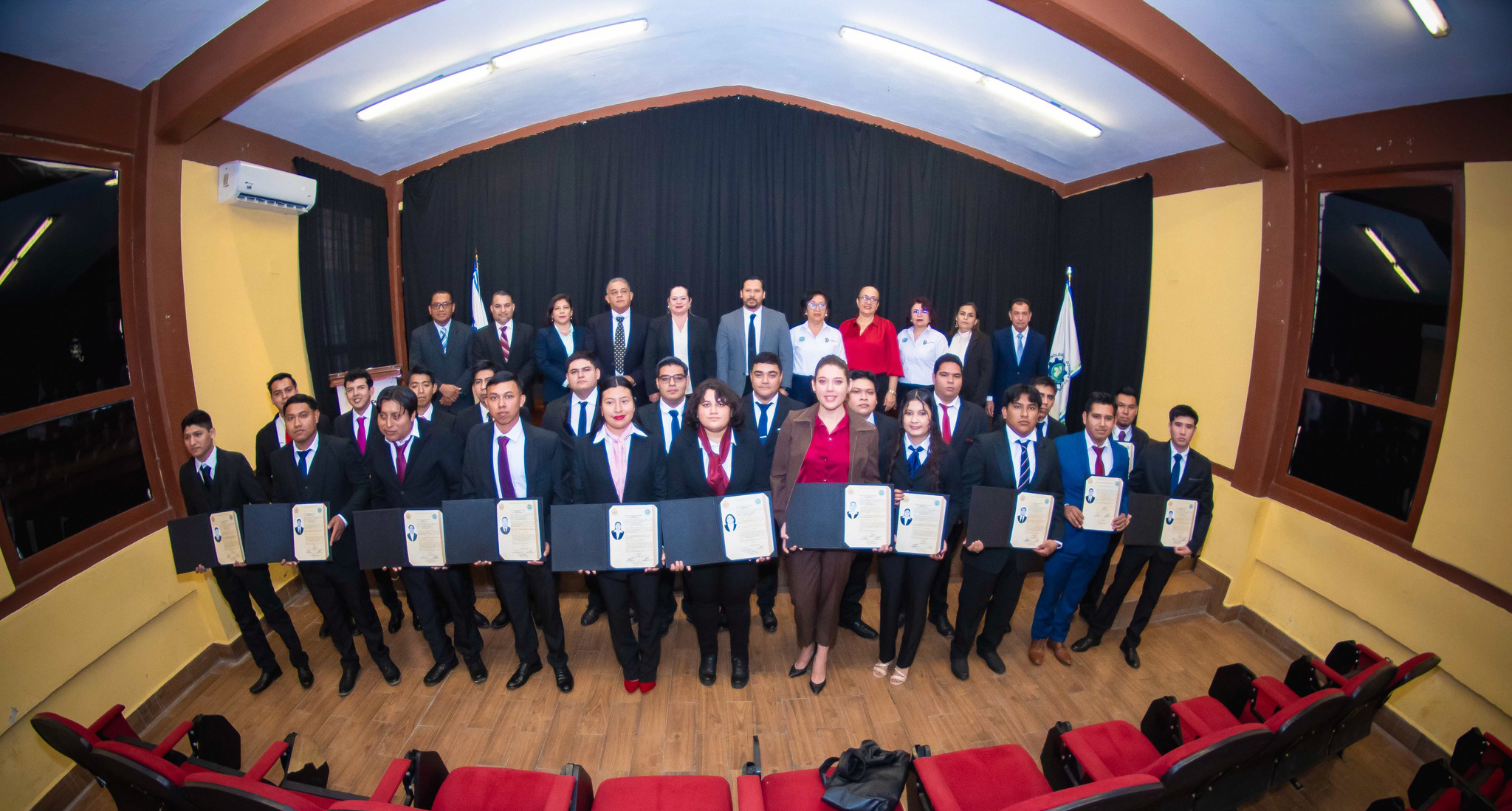 NUEVA GENERACIÓN DE INGENIERAS E INGENIEROS EN SISTEMAS COMPUTACIONALES OBTIENE SU TÍTULO PROFESIONAL