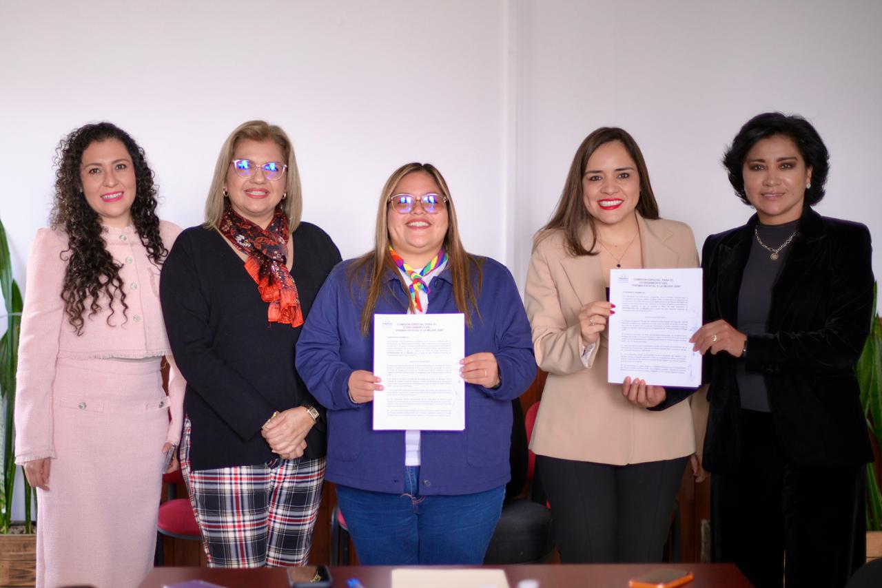 Analiza Comisión Especial postulaciones del Premio a la Mujer